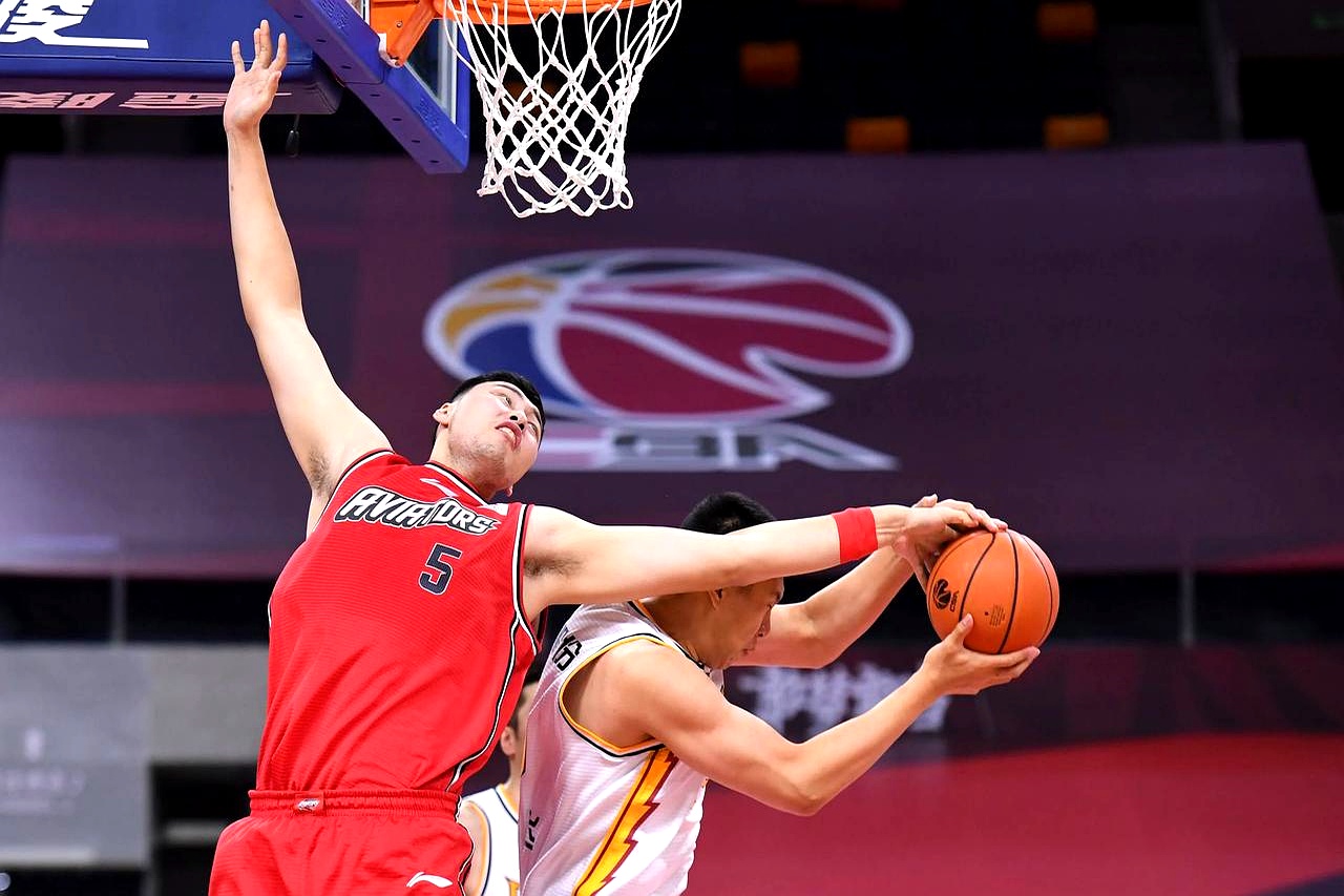 九游娱乐-包含山东男篮迎NBA常规赛关键赛，转会期门线救险，目标明确，身体对抗强度拉满的词条